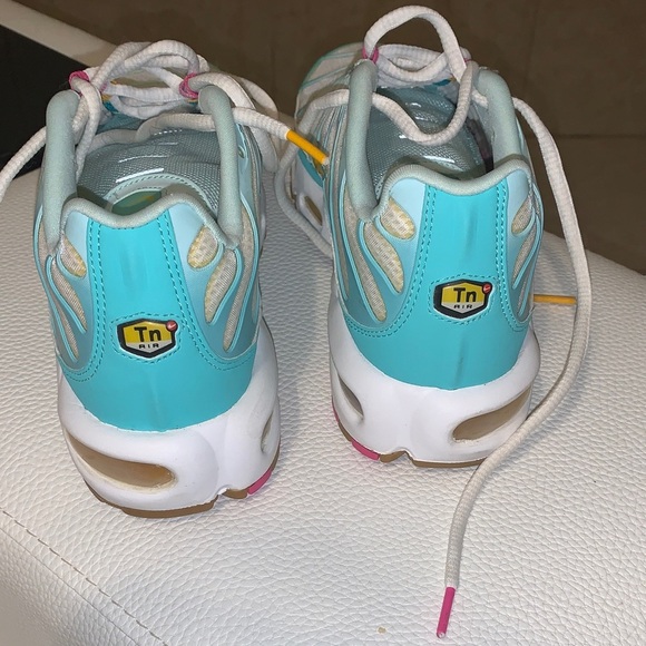 Nike Women's Cream‎ and Blue Sneakers - Picture 3 of 5